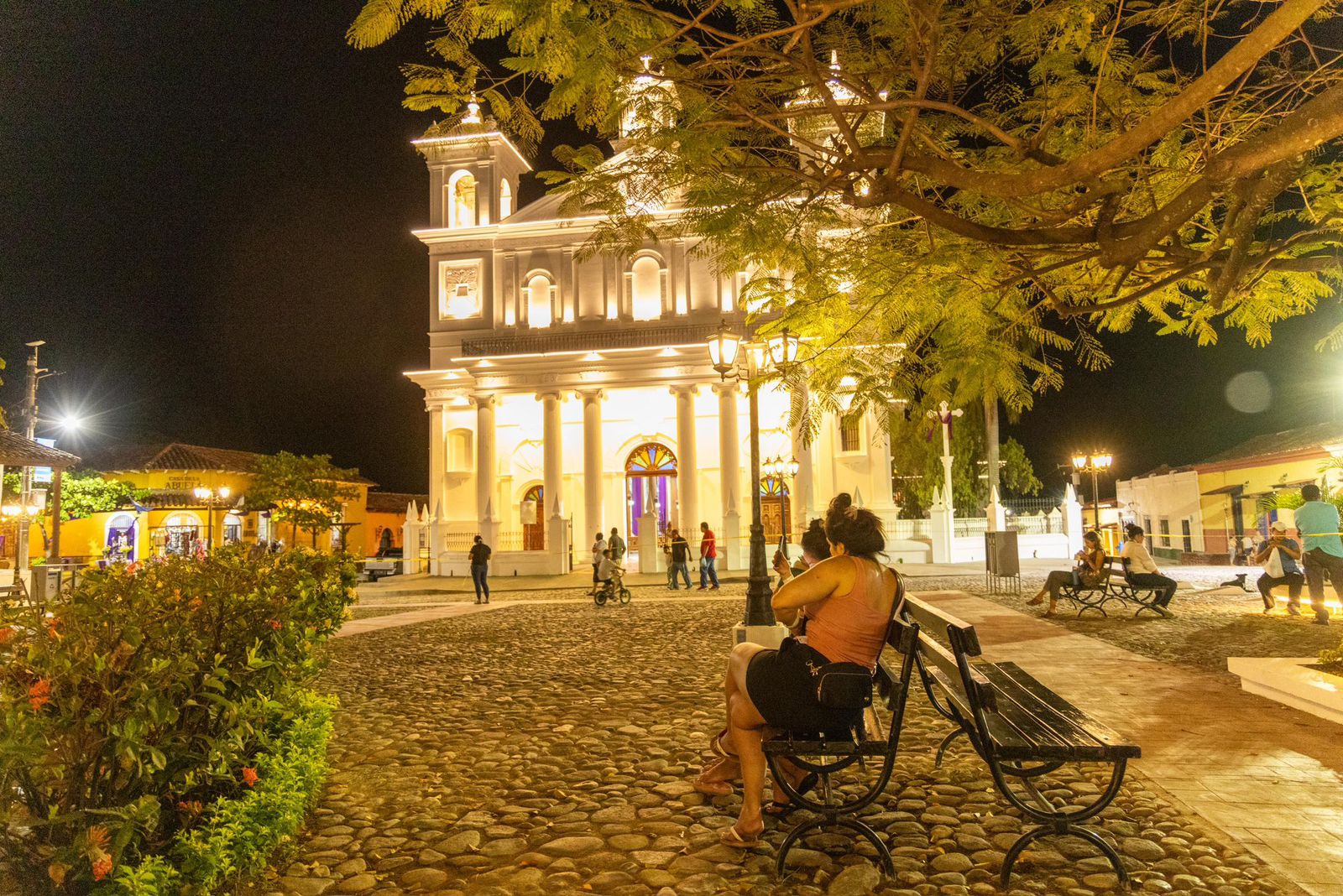 Vida Nocturna y Café